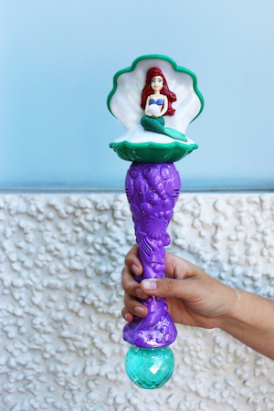 Shell-encrusted bubble wand