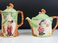 Wadeheath Disney teapot and hot water pot each having moulded Snow White design